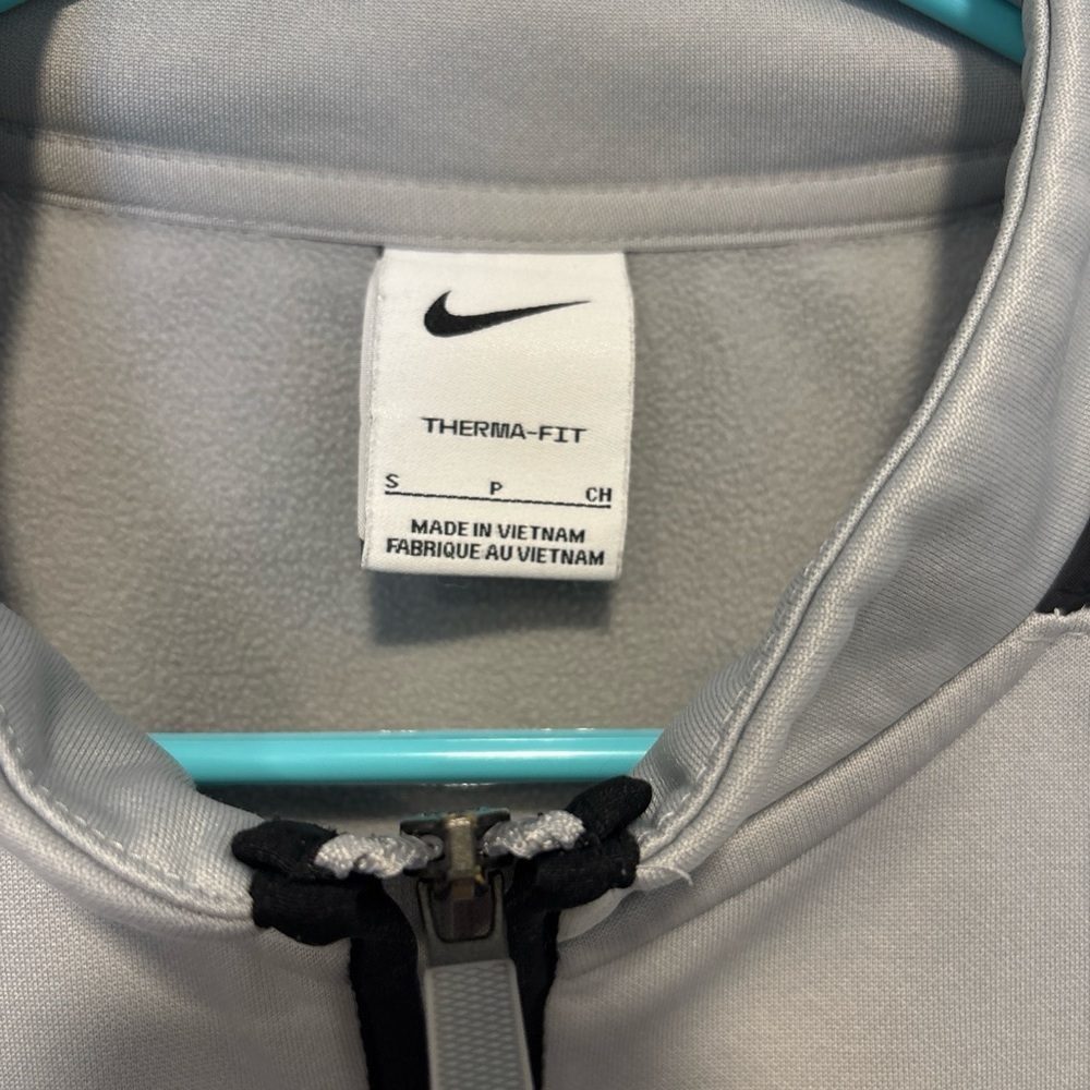 Nike Therma-Fit Gray and Black Vest - Picture 3 of 3